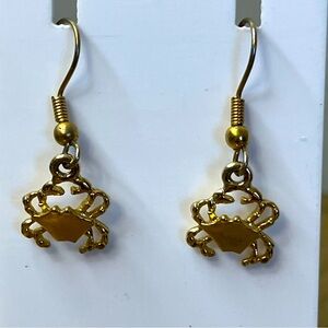 Vintage gold tone - CRAB Cancer zodiac Pierced EARRINGS - ocean beach